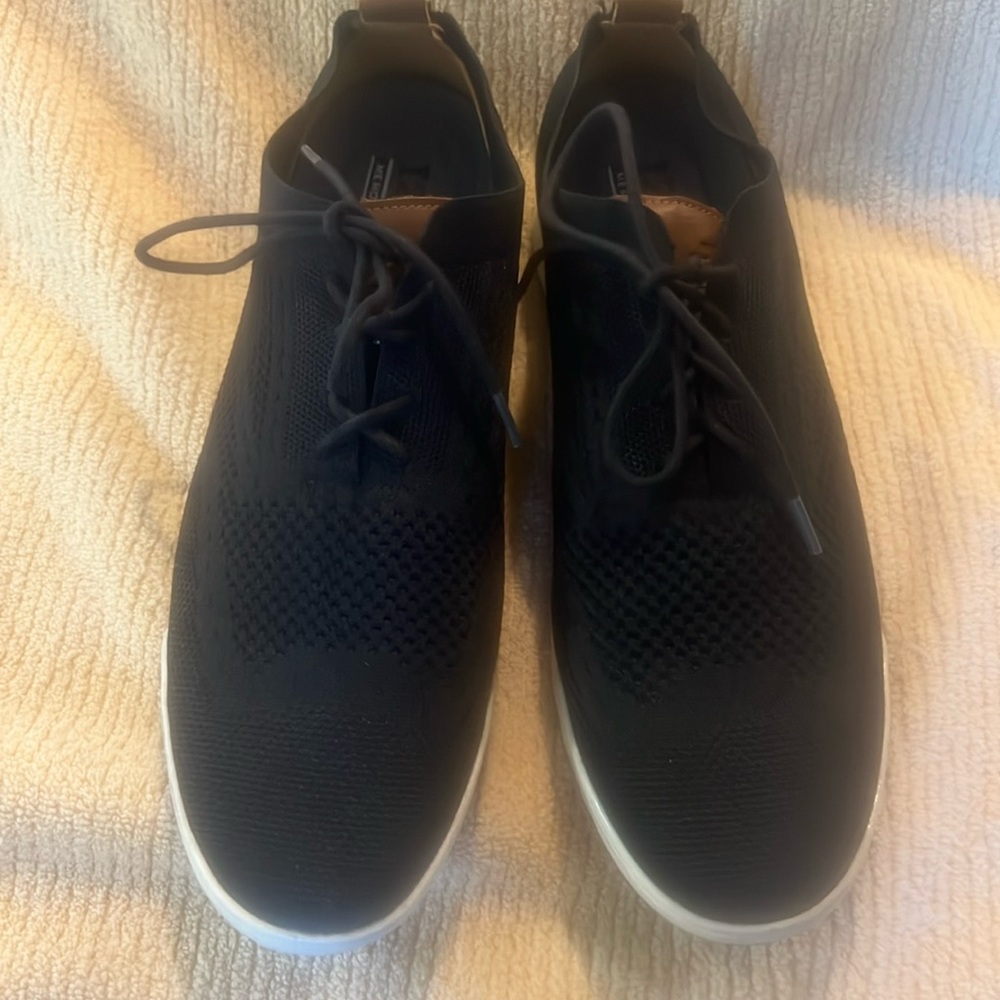 IZOD Black Men’s Sneaker